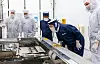 In a file photo from last year, Samsung Electronics Vice Chairman Lee Jae-yong looks at a manufacturing line at the headquarters of chip equipment maker ASML in the Netherlands. [NEWS 1]