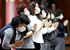People on Wednesday pray in the main hall of the Heungbeop Temple in Busan for their children, who will take College Scholastic Ability Test (CSAT) on Nov. 17. [NEWS1]