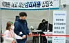 A visitor receives therapy at a makeshift counseling center for anyone struggling from mental distress caused by the Itaewon crowd surge at Seoul Plaza in Jung District, central Seoul on Thursday. [YONHAP]