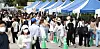 The campus of Ewha Womans University in Seoul is crowded on Wednesday as its students hold a festival for the first time in three years because of the Covid-19 pandemic. [YONHAP]