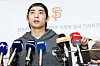 Lee Jung-hoo speaks to reporters following his arrival at Incheon International Airport in Incheon on Tuesday. [NEWS1]