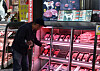 Hanwoo, or Korean beef, is on display at a livestock market in Majang-dong, eastern Seoul on Wednesday. Average wholesale prices for the beef have rose over 10 percent within a week, after reports of the lumpy skin disease outbreak among cattle came to light. It was sold at an average wholesale price of 20,053 won ($14.85) per kilogram on Tuesday, a 13.1 percent increase from last week's price of 1,7230 won per kilogram, according to livestock retail data from the Korea Institute for Animal Products Quality Evaluation. [YONHAP]