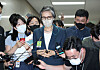 Lee Yang-hee, chair of the People Power Party's ethics committee, answers reporters' questions on the committee’s deliberations over sexual bribery allegations against PPP Chairman Lee Jun-seok at the National Assembly in Yeouido, western Seoul, Wednesday. [JOINT PRESS CORPS]