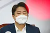 People Power Party Chairman Lee Jun-seok attends a supreme council meeting after his party’s ethics committee decided to defer a decision on whether he received sexual services and tried to cover up the evidence at the National Assembly in Yeouido, western Seoul, Thursday morning. [JOINT PRESS CORPS]