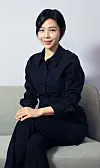 Conductor Chin Sol sits down for an interview with the Korea JoongAng Daily. [PARK SANG-MOON]