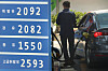 A driver fills up his car at a gas station in Seoul on Sunday. According to Korea National Oil Corp., the average price of a liter of gasoline is down 0.57 won compared to the last week of March to 1,993.97 won. The average price in Seoul dropped 2.25 won to 2,052.74 during the same period. As gasoline prices continue to remain high due to the war between Russia and Ukraine, the Korean government is currently looking into increasing the fuel tax cut from the current 20 percent to 30 percent. The temporary cut is set to expire at the end of July. [YONHAP]