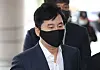 Yang Hyun-suk, founder and former chief of YG Entertainment, enters the Seoul Western District Court in Mapo District on Friday. [YONHAP]