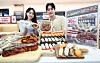 Models present discount products at Emart's Yongsan branch in central Seoul on Thursday. [YONHAP]