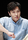 Singer and actor Kim Dong-wan's agency Office DH revealed a stalker has been consistently trespassing into Kim's home since last summer. [NEWS1]