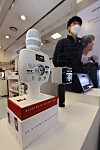 Bluetooth microphones are displayed at an electronics store in Yongsan Ipark Mall in Yongsan District, central Seoul, on Wednesday. According to Gmarket, sales of microphones between September and Dec. 6 jumped up 66 percent compared to the same period a year earlier as more Koreans are singing at home. [YONHAP]