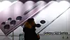 An advertisement for Samsung Electronics' Galaxy 22 series, which uses the edge display technology in its Ultra model [YONHAP]