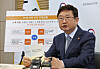 Park Bo-gyoon, the minister of culture, sports and tourism, briefs the local press on the actions that the ministry is taking in a bid to create a fairer environment for writers and publishers in Korea, in Yongsan District, central Seoul, on Monday. [NEWS1]