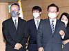 Prime Minister Kim Boo-kyum, right, and Choe Jae-chun, distinguished professor of EcoScience at Ewha Womans University, left, enter the inaugural meeting of a government-private sector committee at the government complex in Seoul on Wednesday. [NEWS1]