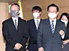 Prime Minister Kim Boo-kyum, right, and Choe Jae-chun, distinguished professor of EcoScience at Ewha Womans University, left, enter the inaugural meeting of a government-private sector committee at the government complex in Seoul on Wednesday. [NEWS1]
