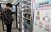 A notice informs customers that plastic bags will no longer be on sale at a convenience store in Gangnam, southern Seoul, on Wednesday. [NEWS1]