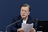 President Moon presides over a meeting with top aides at the Blue House on Monday afternoon. During the meeting, Moon discussed economic measures, such as provision of more than 1 million jobs for the lower income classes and support for the self-employed businesses, as well as the general state of the economy. [NEWS 1]