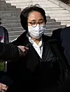 Shin Mi-sook, former presidential secretary for balanced personnel affairs, leaves the Seoul Central District Court after the sentencing hearing of her trial. She was convicted of abuse of power and received a suspended jail term. [YONHAP]