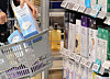 A shopper picks out masks at a store in Seoul on Jan. 30. [YONHAP]