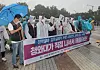 Korea Finance & Service Workers' Union members protest against the government's lax regulations of investments in front of the Blue House in July. [NEWS1]