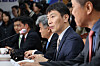 Financial Supervisory Service Gov. Lee Bok-hyun speaks in a meeting with heads of finance and construction companies in western Seoul on Thursday. [YONHAP]