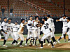Students from Yushin High School in Suwon, Gyeonggi, celebrate after winning the final of the 77th Blue Dragon Flag National High School Baseball Championship on Monday, beating Seoul's Chungam High School 3-1 at Mokdong Baseball Stadium in western Seoul.  [YONHAP]