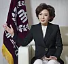 Lee Jin-sook, president of Chungnam National University (CNU) in Daejeon, speaks with the Korea JoongAng Daily in her office last month as she talks about several goals she wishes to achieve at her alma mater. [PARK SANG-MOON]