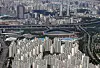 View of an apartment complex in Jamsil, southern Seoul, on June 9. The neighborhood is one of the most popular in Seoul. The government recently announced that in July it will investigate individuals who have registered housing rental businesses. [YONHAP]