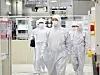 Samsung Electronics Executive Chairman Lee Jae-yong, front, inspects cleanroom facilities at NRD-K, a newly built semiconductor research and development complex, at Samsung’s Giheung semiconductor campus in Yongin on Dec. 22. [SAMSUNG ELECTRONICS]