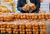 Fruit prices soared 41.2 percent in February on year, showing the steepest rise since 43.9 percent in September 1991, according to data from Statistics Korea. It was led by tangerines and apples, the prices of which soared 78.1 percent and 71 percent, respectively, over the cited period. [YONHAP]