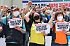 Korean Metal Workers’ Union members protest at the Gates Korea factory in Daegu on June 30 following a press conference. The manufacturer announced on June 26 its decision to shut down its business in Korea. [NEWS1]
