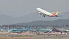 Korean Air and Asiana Airlines airplanes parked at Incheon International Airport on March 12 [YONHAP]
