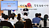Ahn Cheol-soo, the head of presidential transition team, announces the Yoon Suk-yeol's administration's compensation plan for small businesses at the team's headquarters in Seoul on Thursday. [JOINT PRESS CORPS]