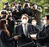 Prosecutor General Yoon Seok-youl on Thursday announces his decision to resign to protest the Moon Jae-in administration and the ruling Democratic Party's plan to weaken the powers of the prosecution. [YONHAP]