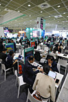 Buyers and industry officials crowd consultation booths at the 2025 Korea MICE Expo at Coex in Gangnam District, Seoul, on Nov. 3. [YONHAP]