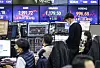 Displays at Hana Bank in Myeong-dong, central Seoul, on Tuesday show the benchmark Kospi edging closer to 3,000. The Kospi has been on a five-day rally as concerns over Omicron have been easing. The market closed 18.47 points, or 0.62 percent, higher on Tuesday. The Kospi fell below 3,000 on Nov. 23. [YONHAP]