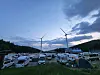 A parking lot in Daegwallyeong in Gangwon’s Pyeongchang County on Friday is filled with visitors trying to beat the heat. [PARK JIN-HO]
