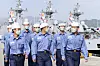 Sailors, wearing face masks, disembark from their battle ship on Wednesday after the central government officially ended social distancing campaign. [YONHAP]