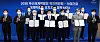 Leaders of Korea's top 10 business groups pose with Kim Young-ju, center, chairman of The Bid Committee for World Expo 2030 Busan, and Yeo Han-koo, Trade Minister, second from left, at the committee's office in Seoul on Thursday. [MINISTRY OF TRADE, INDUSTRY AND ENERGY]