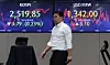 Screens in Hana Bank's trading room in central Seoul show the Kospi closing at 2,519.85 points on Thursday, down 0.23 percent, or 5.79 points, from the previous trading session. [YONHAP]