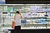 A customer shops for milk at a big discount mart in Seoul on Sunday. Milk prices are likely to increase as the Korea Dairy Committee has decided to increase the price of raw milk to 947 won ($0.84) per liter from 926 won starting August. [YONHAP]