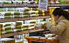 Prices of duck meat and eggs surge as cases of avian influenza continue to be reported in the country. Wholesale prices of duck meat and eggs rose 10 percent on month each, due to the increasing number of cases. Above shows a customer shopping for eggs at a discount mart in Seoul on Thursday. [YONHAP]