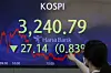 A screen in Hana Bank's trading room in central Seoul shows the Kospi closing at 3,240.79 points on Monday, down 27.14 points, or 0.83 percent, from the previous trading day. [NEWS1]