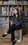 Jang Bo-ram, who has been appointed as the head of YLAB's new translation unit YLAB Earth, poses for photos before an interview with the Korea JoongAng Daily at the company's office in Hongdae, western Seoul. [PARK SANG-MOON]