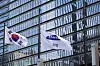 The Taegeukgi, or Korean national flag, and the Samsung Electronics flag fly outside the company’s office in Seocho District, southern Seoul. [JOINT PRESS CORPS]