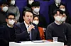President Yoon Suk-yeol shares his views on the recent surge in drug crime cases in the country during a 100-minute televised meeting at the Yeongbin-gwan, also known as the State Guest House, on Thursday. Yoon said ″the country was drug-free a decade ago″ and pointed out that crimes were not efficiently addressed and the police were investigating the cases instead of prosecutors. President Yoon added that the falling price of drugs in the country is also a sign that the country has not been able to crack down on drug crimes effectively. [YONHAP]