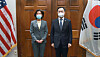 Korea’s Trade Minister Moon Sung-wook, right, poses with U.S. Commerce Secretary Gina Raimondo in Washington on Tuesday after discussing ways to resolve a global supply crunch. [YONHAP]
