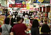 A big retailer in central Seoul is crowded with customers on Sept. 22. [YONHAP]
