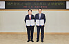 Daejeon Mayor Lee Jang-woo, left, and SK On CEO Jee Dong-sub, take a photo after signing an agreement Monday. [SK ON]