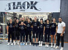 Greek club PAOK Thessaloniki posted a picture of the twin volleyball players Lee Jae-young, third from right, and Lee Da-young, fourth from right, attending their first training session. [SCREEN CAPTURE]