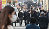 A street in Seocho District, southern Seoul, fills up during lunchtime Monday amid warnings from central health authorities about the greater Seoul area being elevated to Level 1.5 measures. [YONHAP]